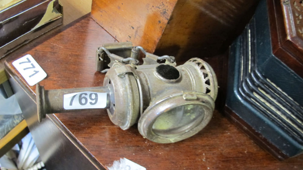 Lot 769: Vintage acetylene bike lamp