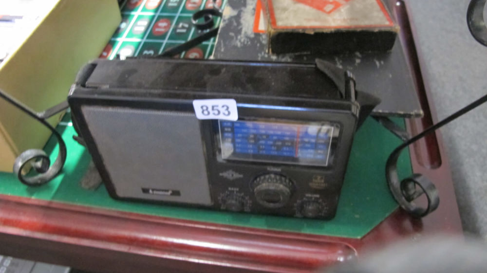 Lot 853: Vintage radio