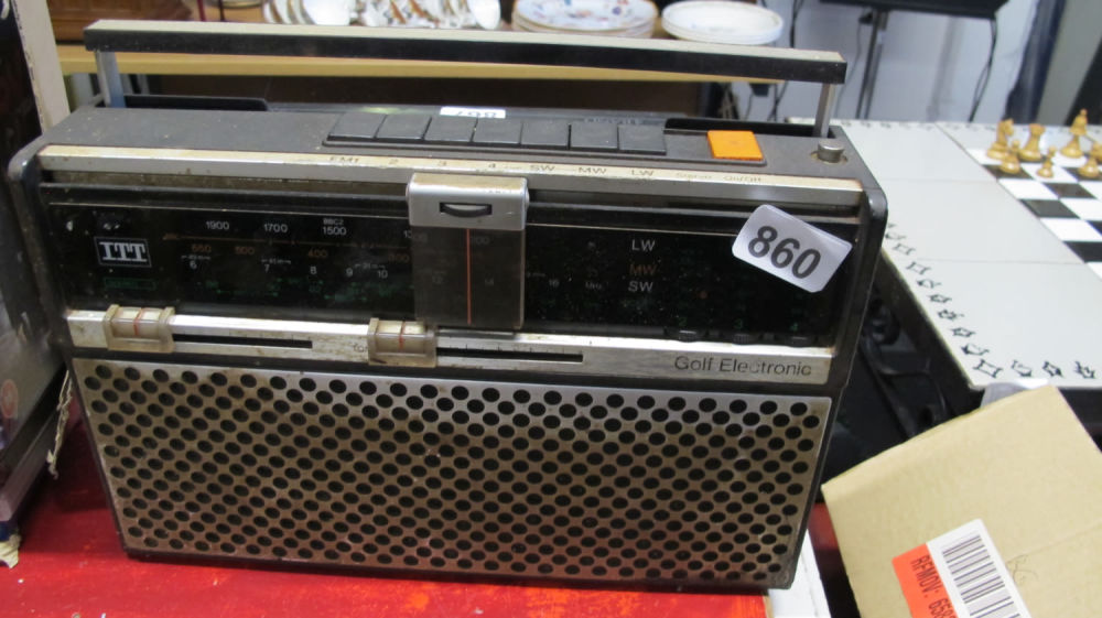 Lot 860: Vintage radio