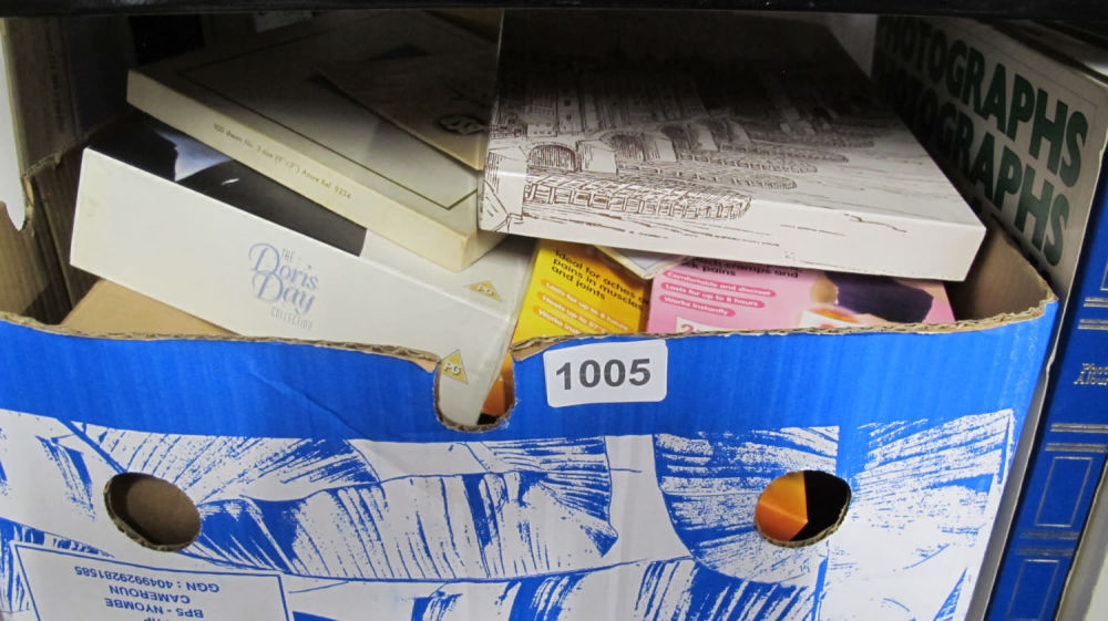 Lot 1005: Box of misc