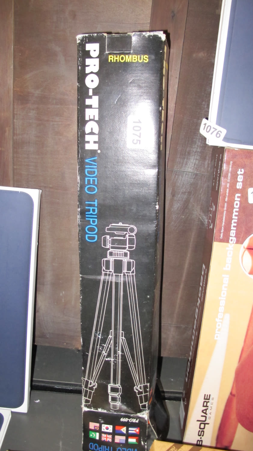 Lot 1075: Camera tripod