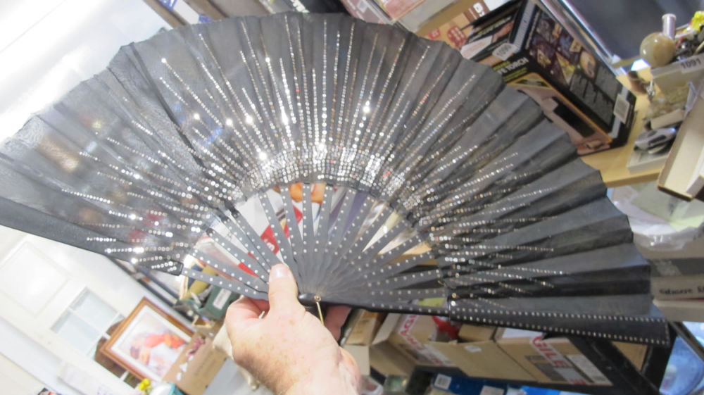 Lot 1092: Hand fan