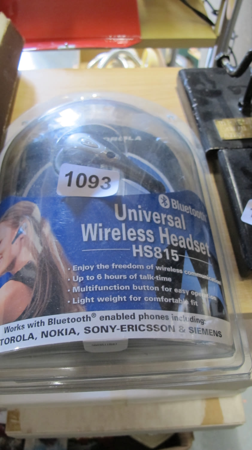 Lot 1093: Wireless headset
