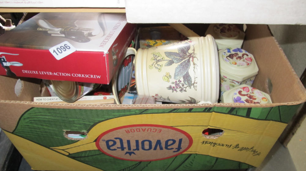 Lot 1096: Box of misc