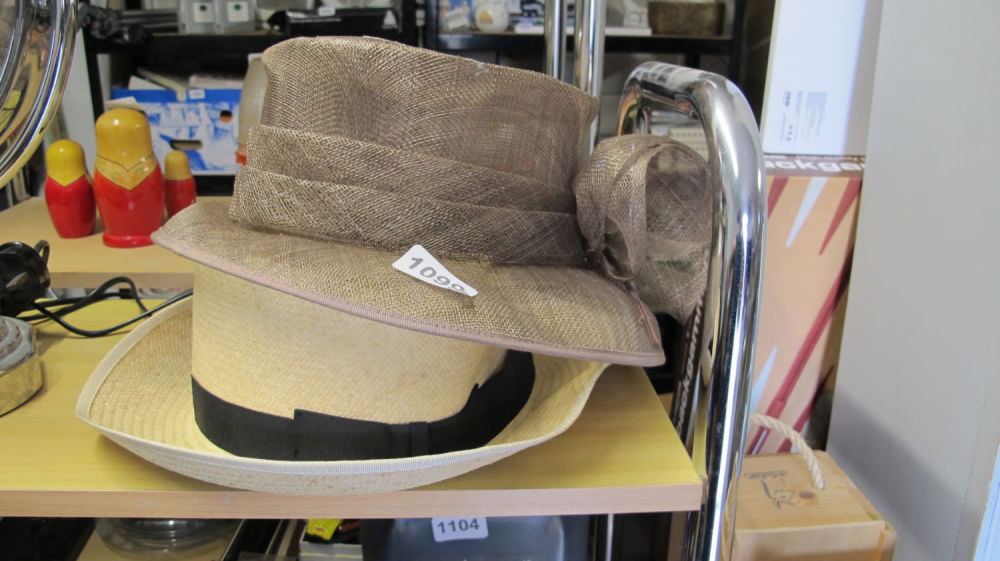 Lot 1099: 2 hats