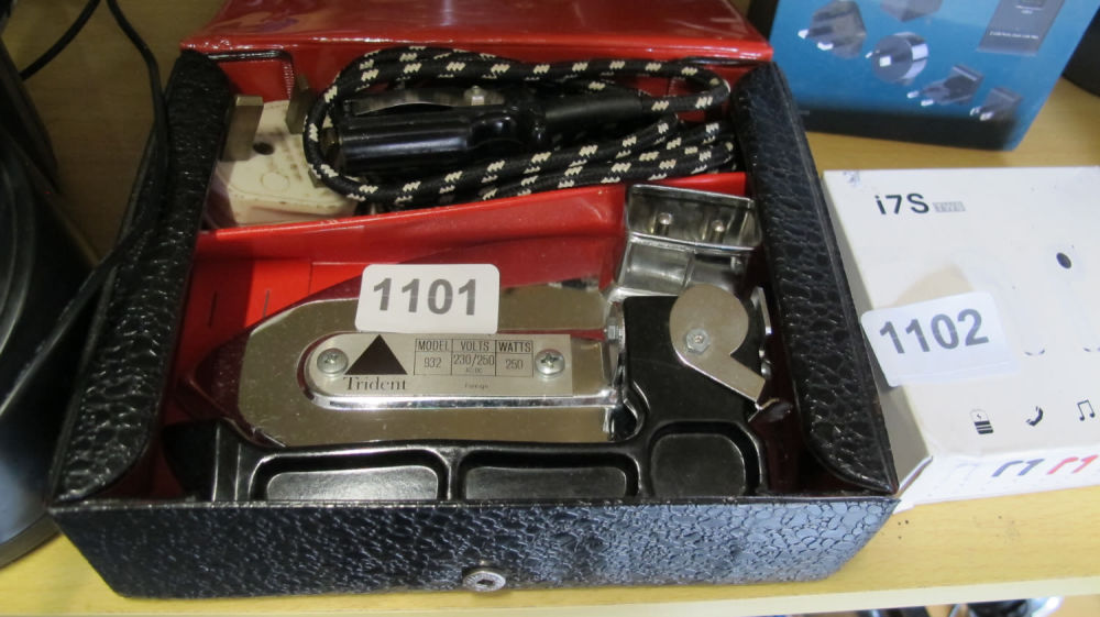 Lot 1101: Vintage travel iron