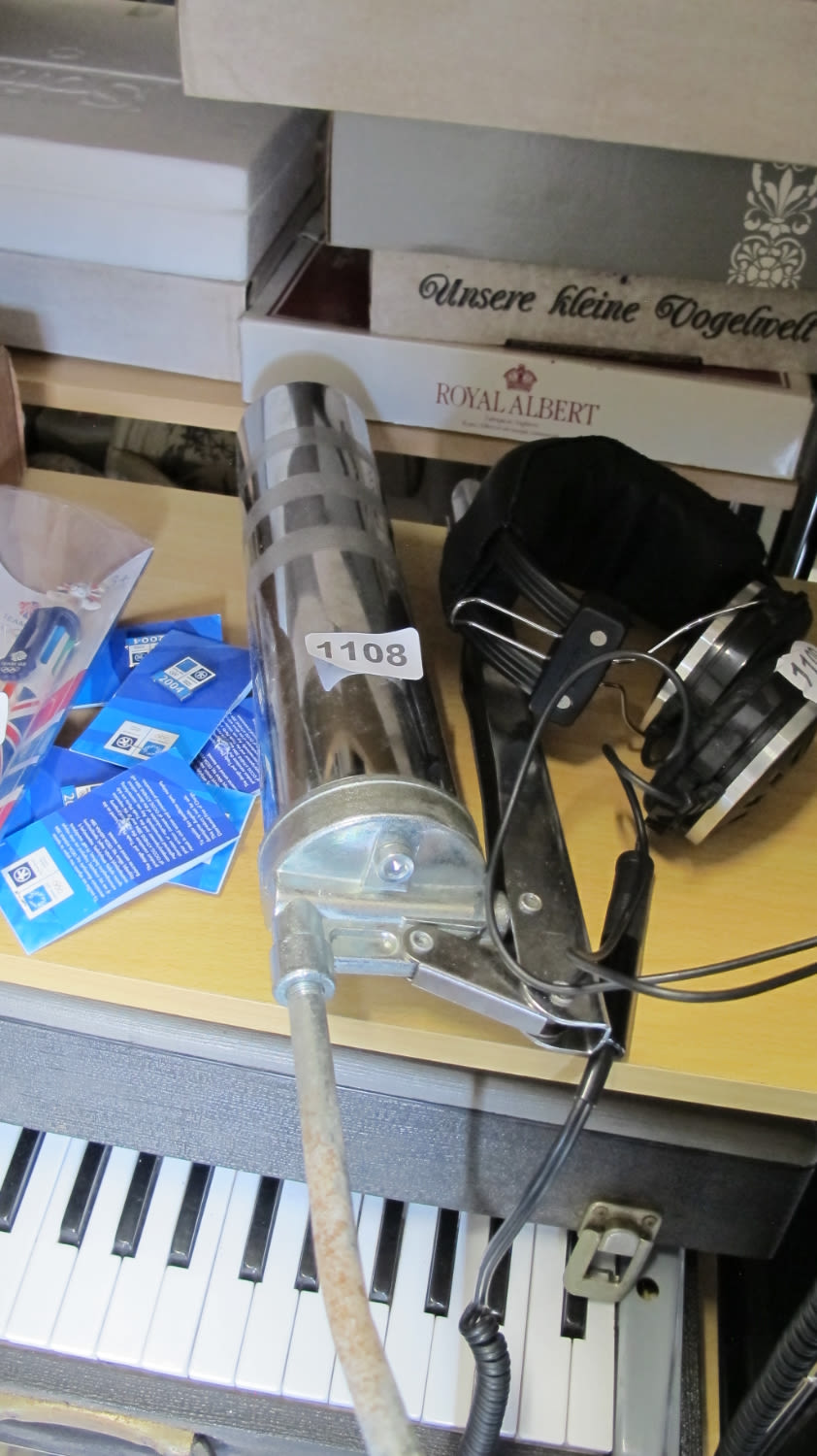 Lot 1108: grease gun