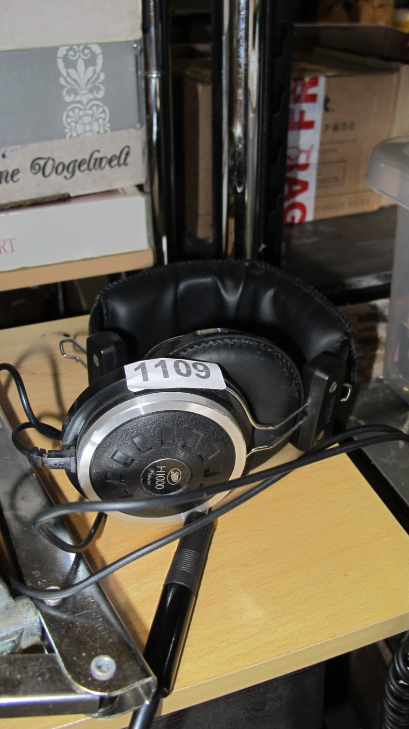 Lot 1109: headphones