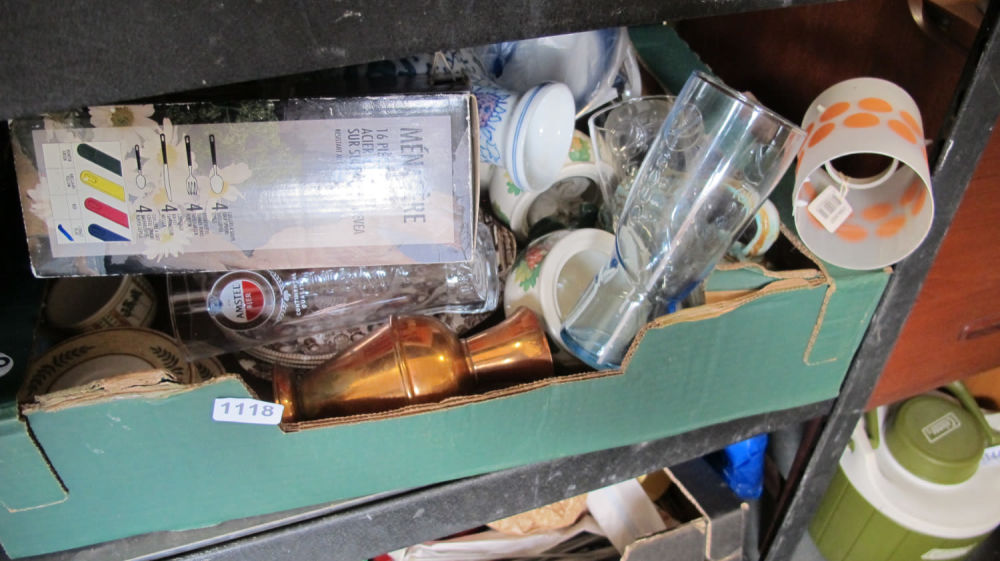 Lot 1118: box of misc
