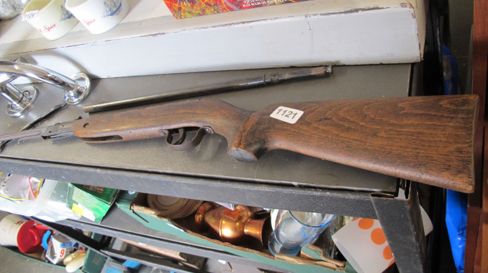 Lot 1121: Vintage air rifle