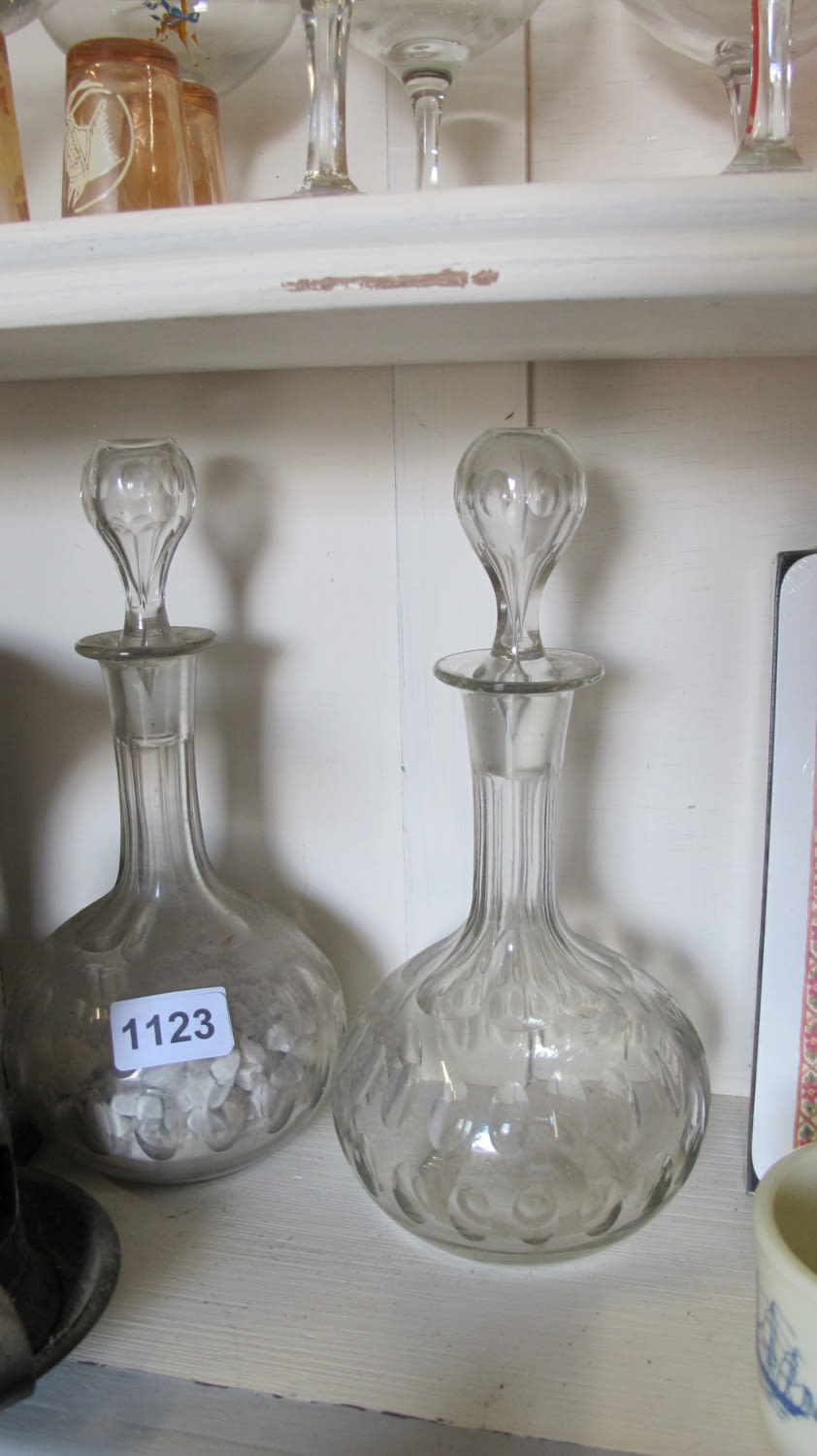 Lot 1123: 2 decanters