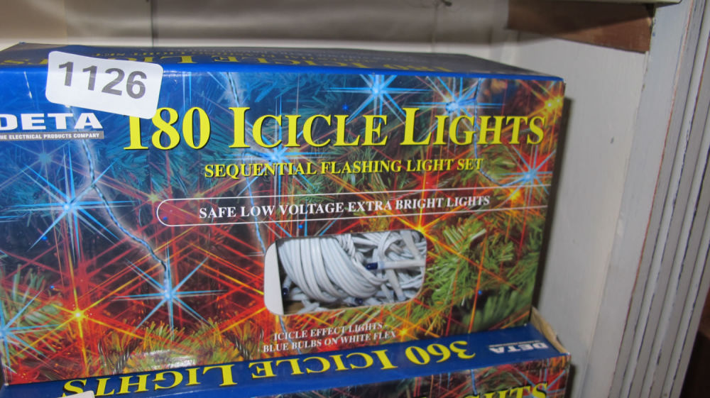 Lot 1126: icicle lights