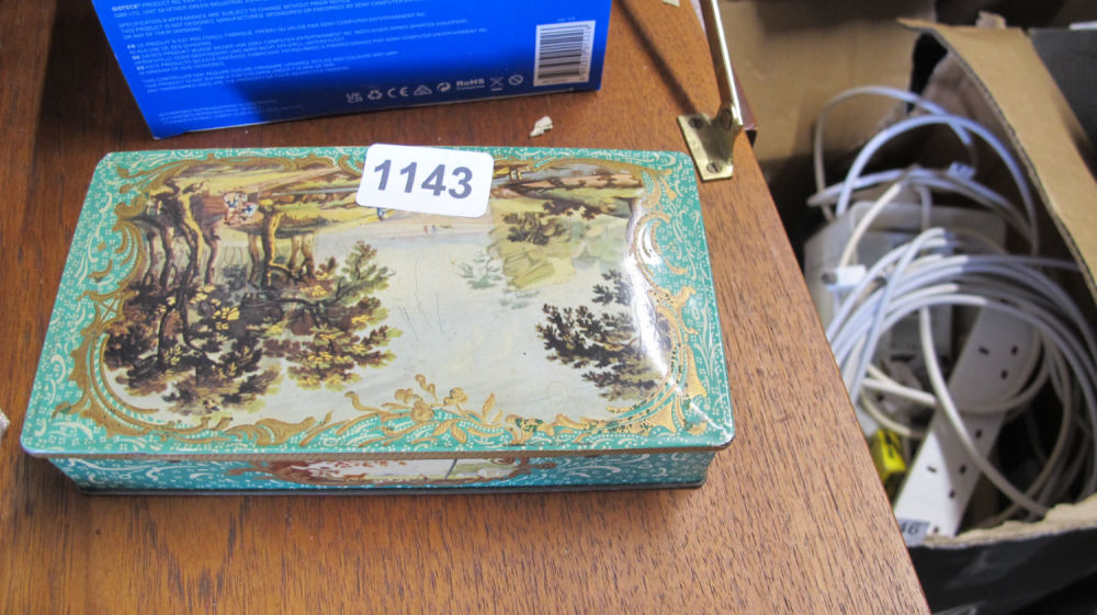 Lot 1143: Vintage tin