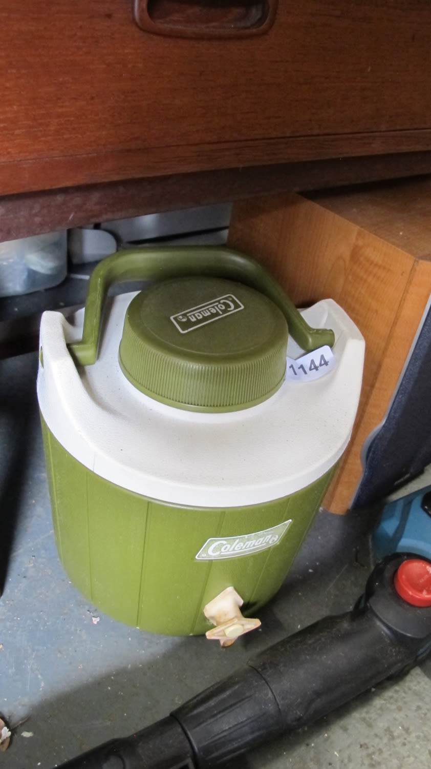 Lot 1144: Drinks dispenser