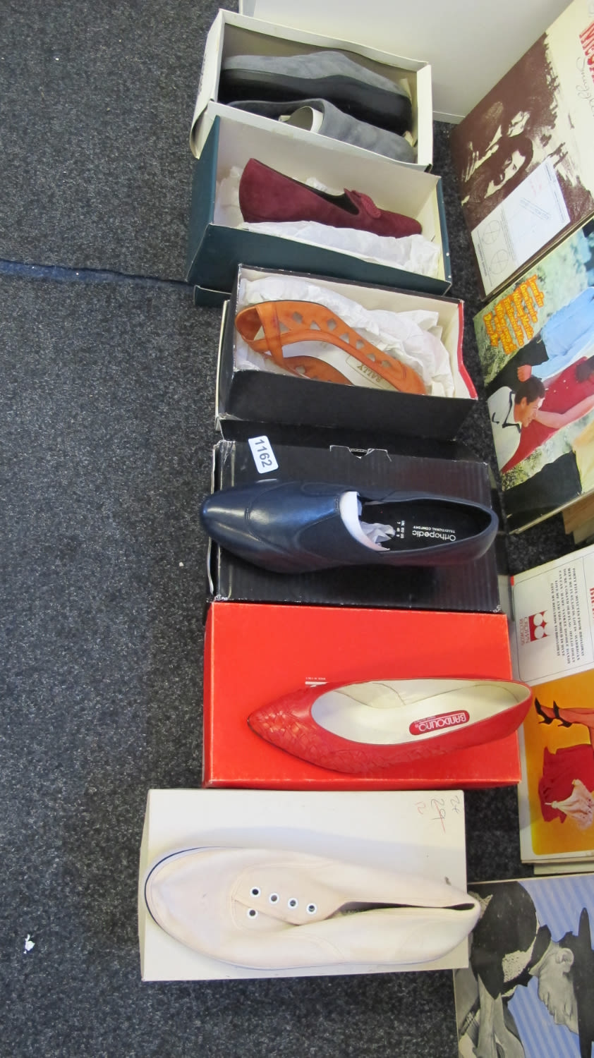 Lot 1162: Ladies shoes