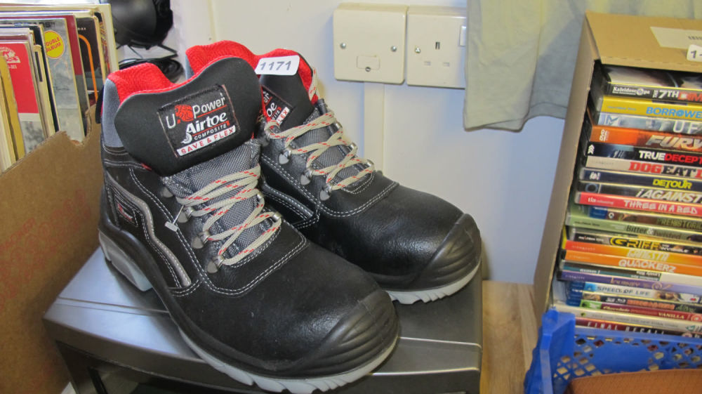 Lot 1171: Work boots