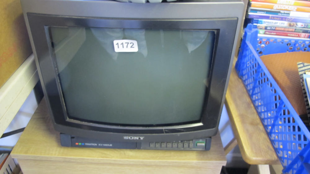 Lot 1172: Sony CRT TV