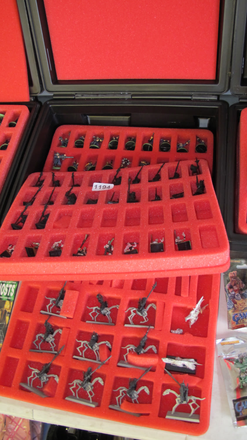 Lot 1194: Large quantity of Warhammer figurines and storage case