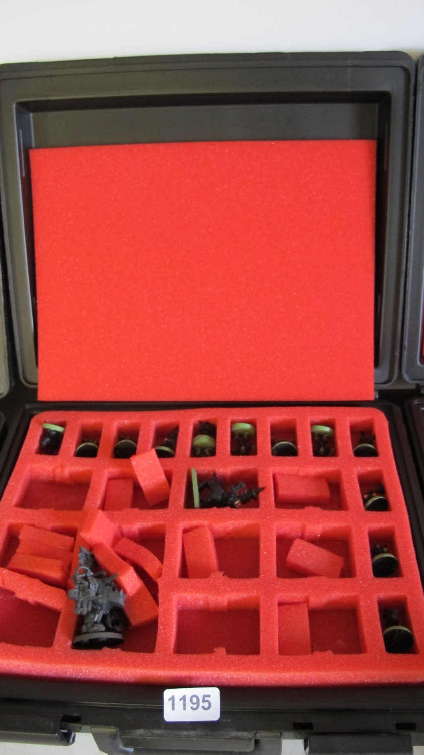 Lot 1195: Large quantity of Warhammer figurines and storage case