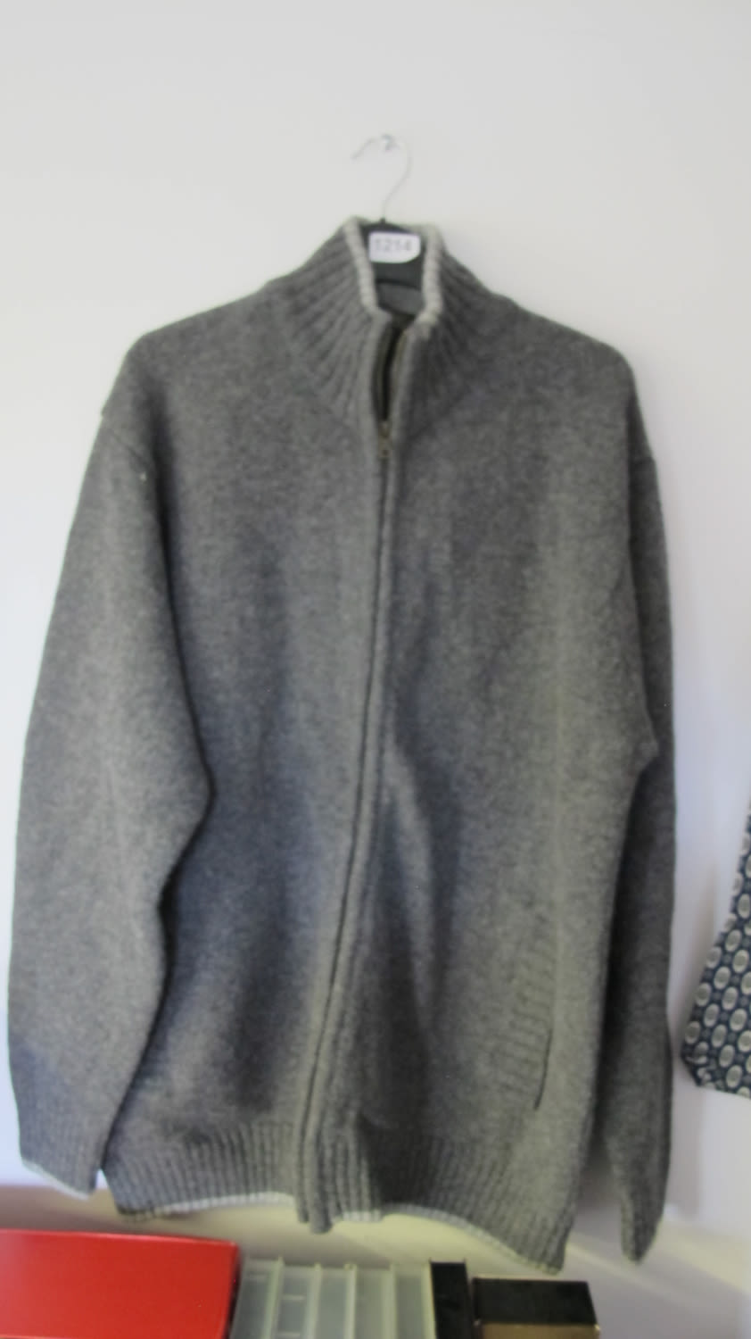 Lot 1214: Zip up mandigan
