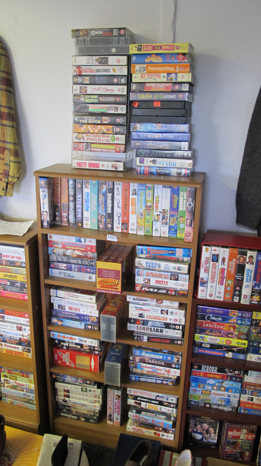 Lot 1221: Large qty of VHS tapes
