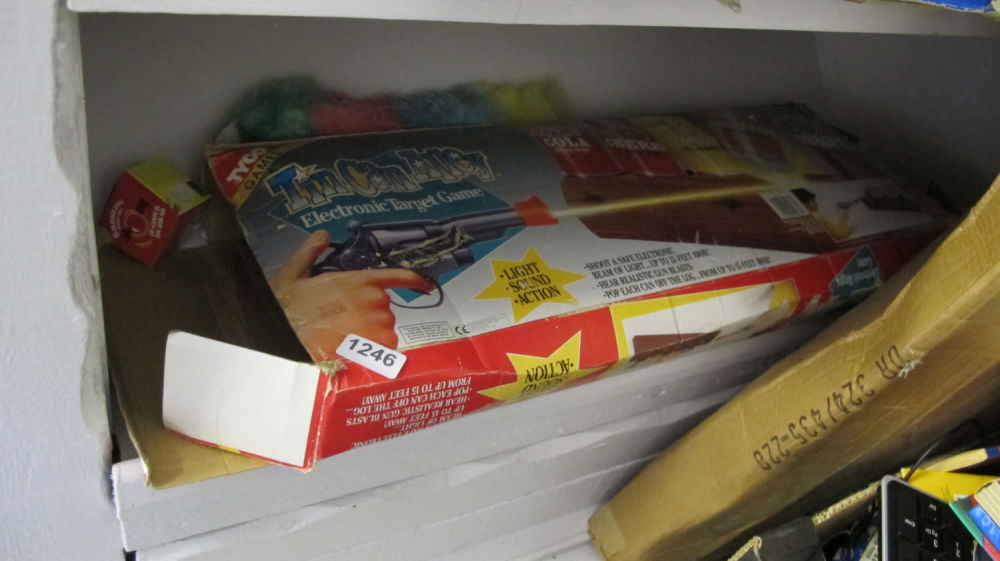 Lot 1246: Tin can alley game