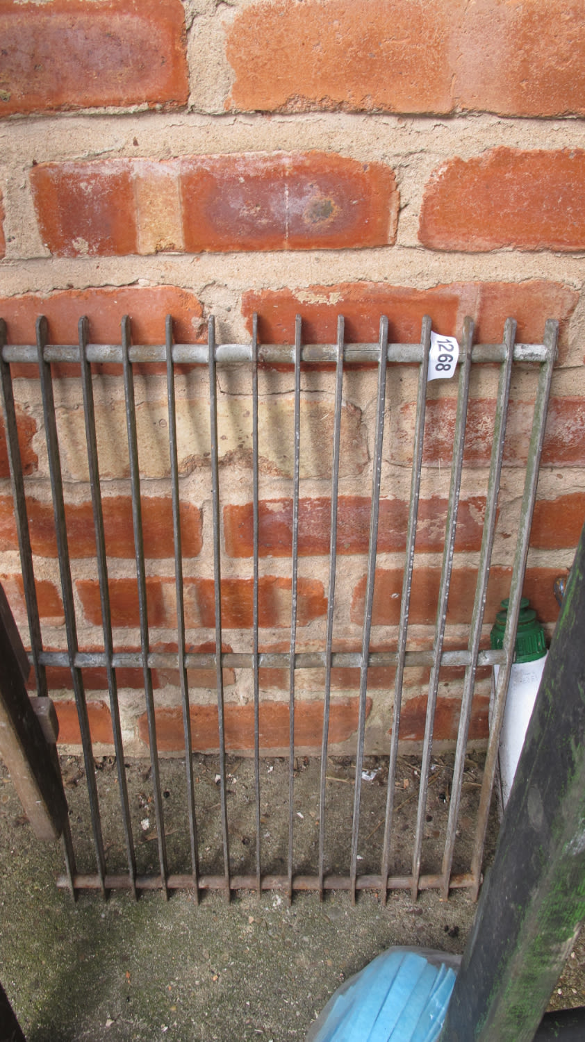Lot 1268: metal grid