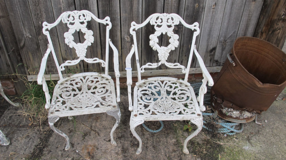 Lot 1295: 2 metal garden chairs