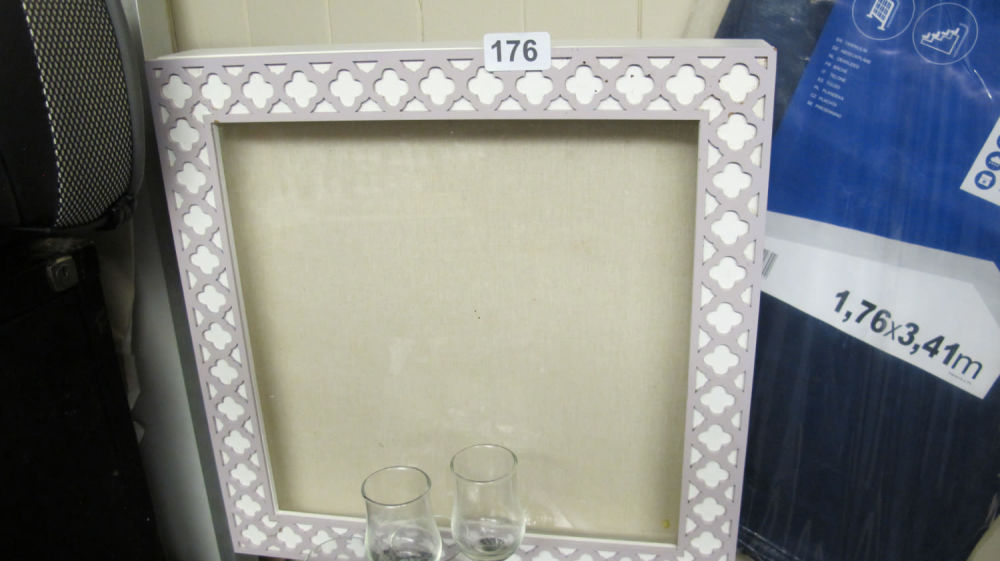 Lot 176: Decorative jewelry show case