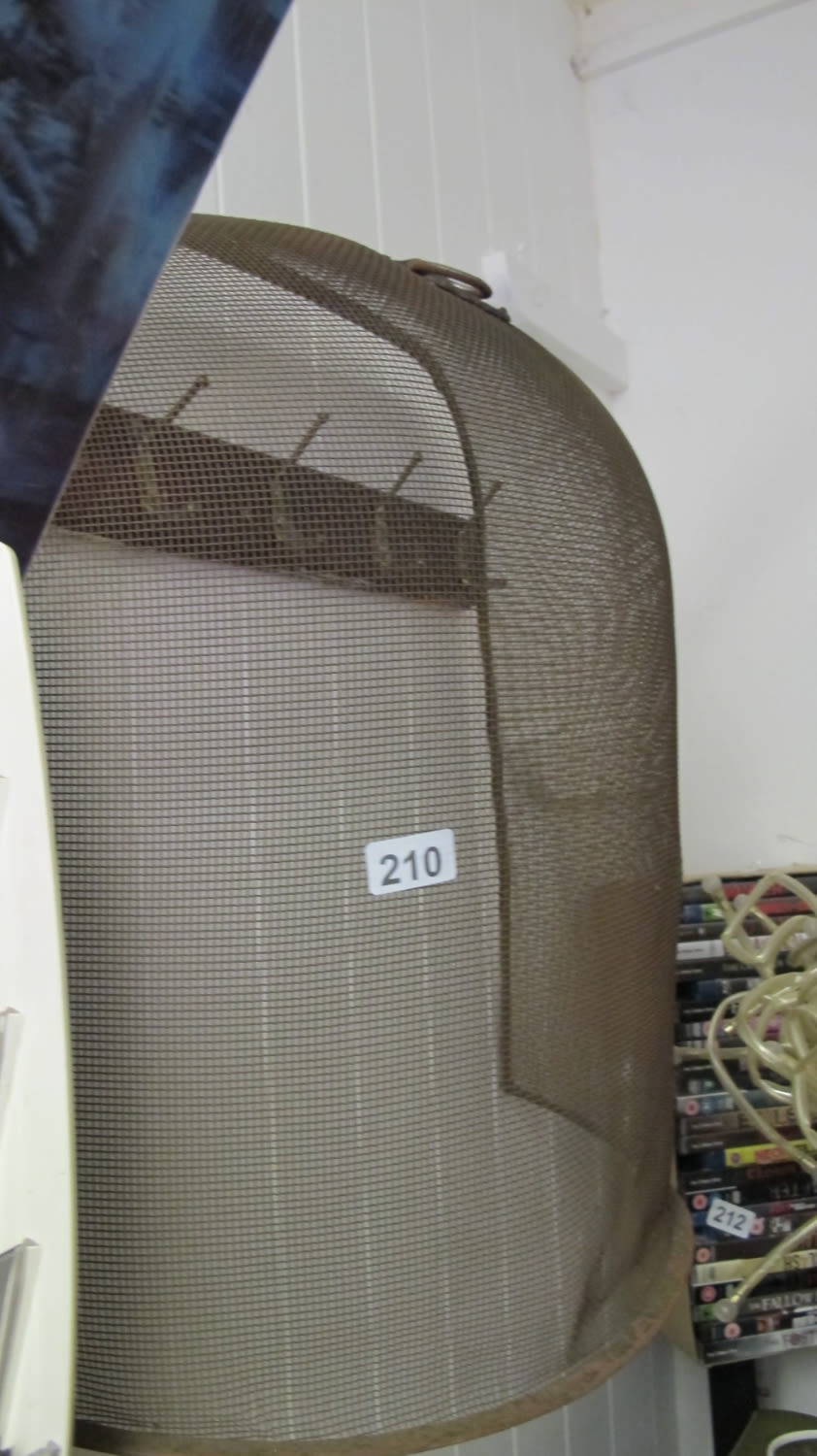 Lot 210: Wire fire guard