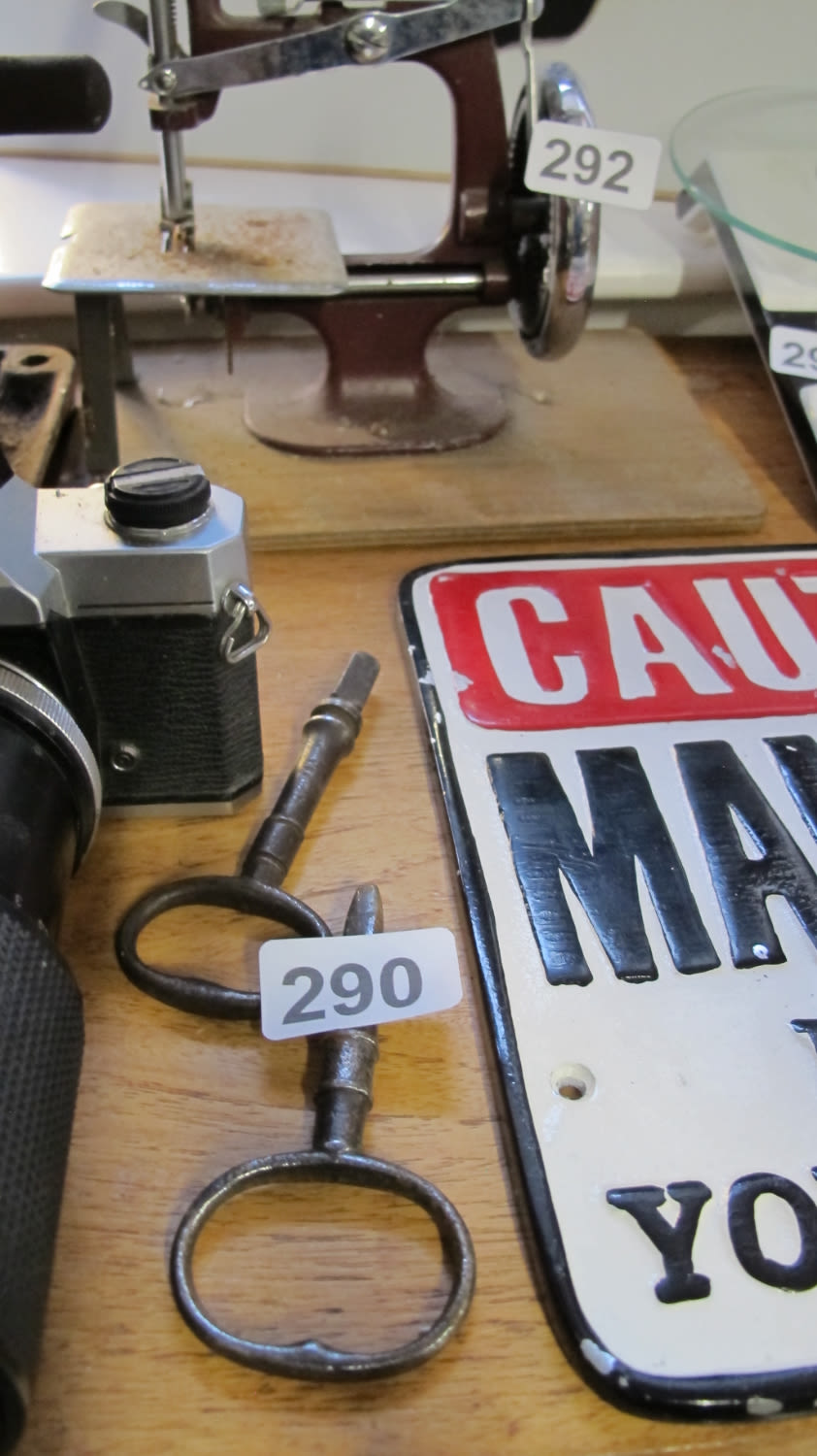 Lot 290: 2 vintage keys