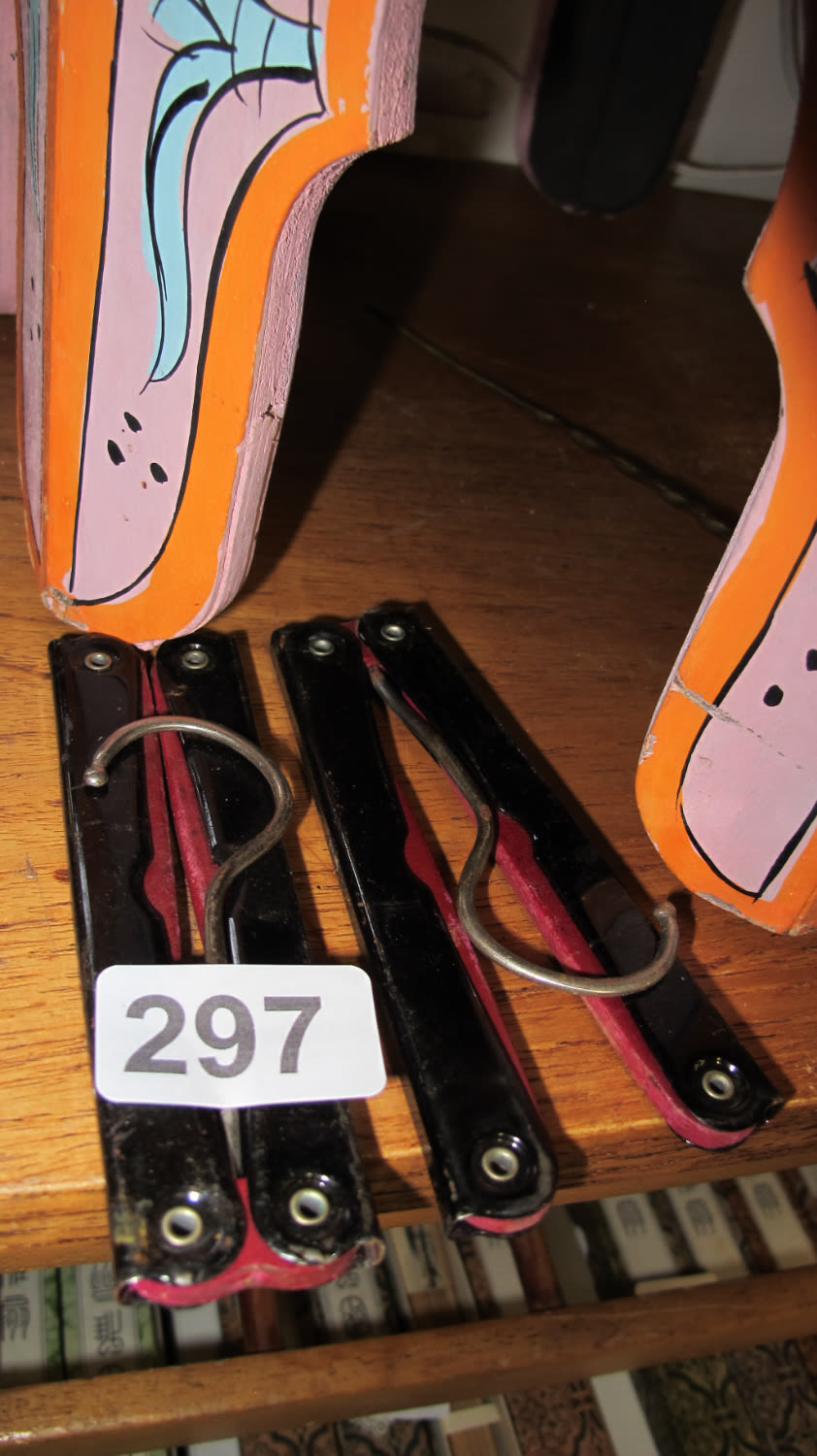 Lot 297: Vintage collapsing travel coat hangers 
