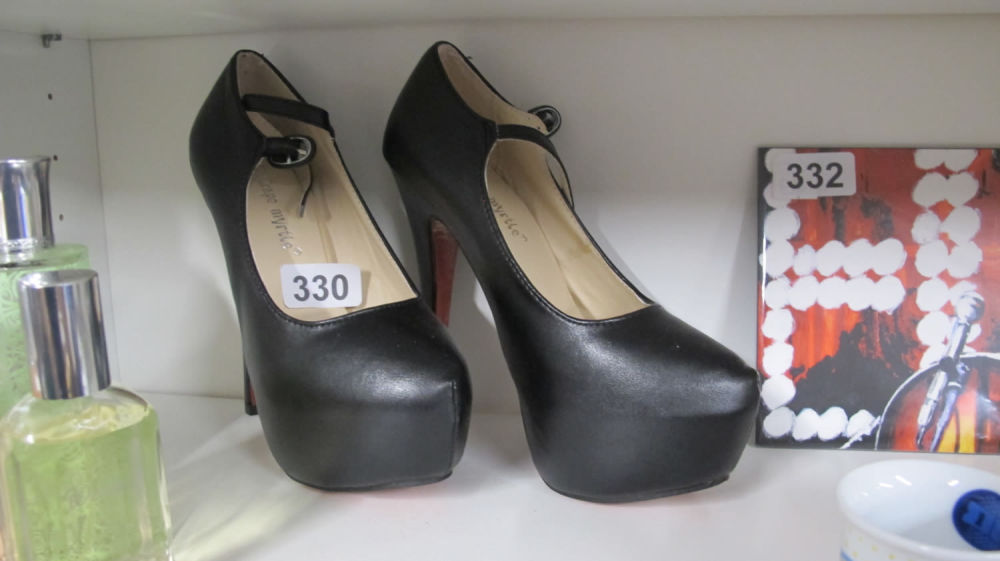 Lot 330: Sexy pole dancer Betty Boop High heeled shoes...