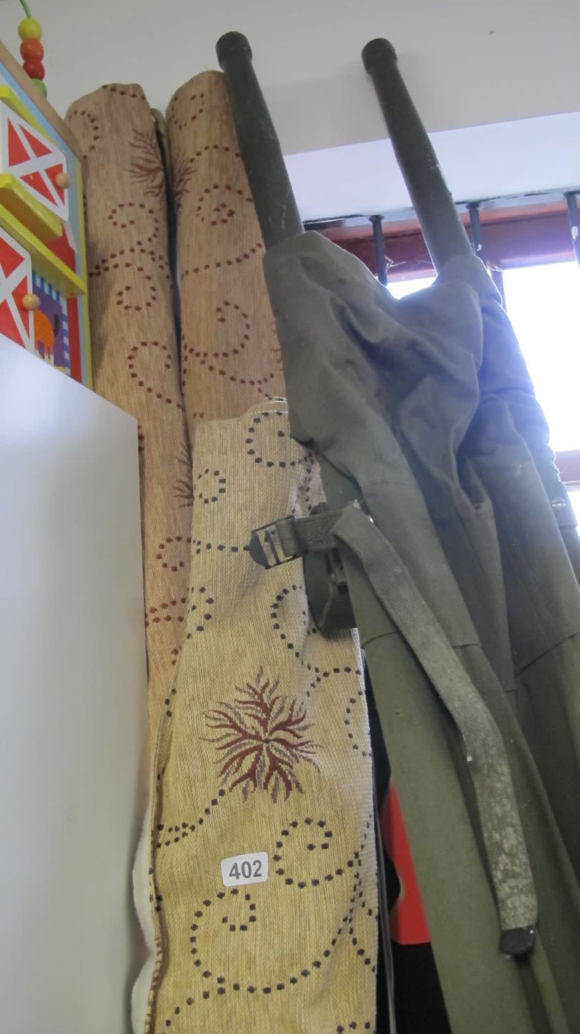 Lot 402: black out blinds