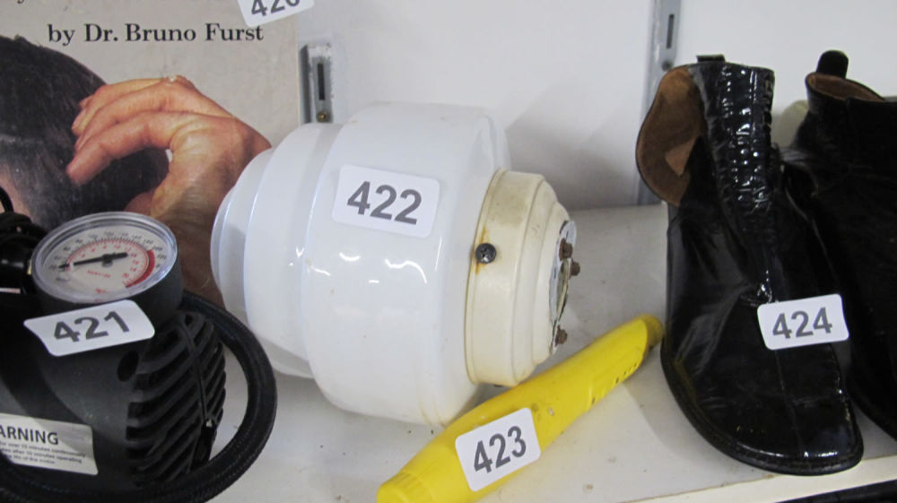 Lot 422: Vintage light fitting