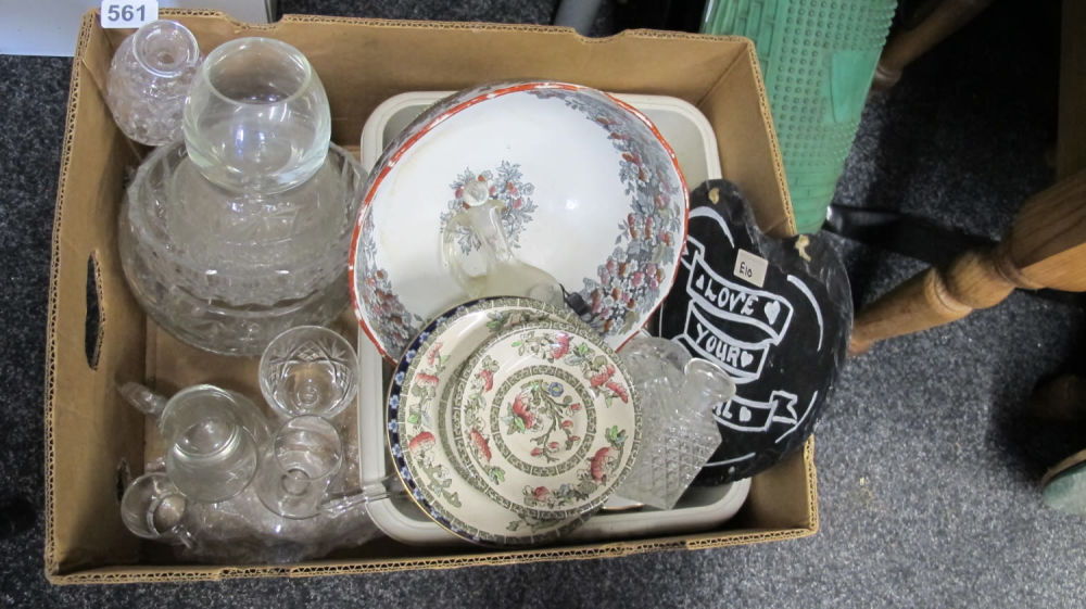 Lot 561: box of misc
