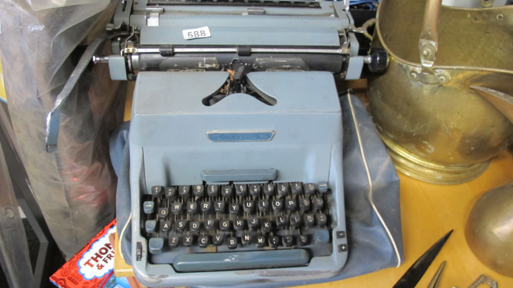 Lot 588: typewriter