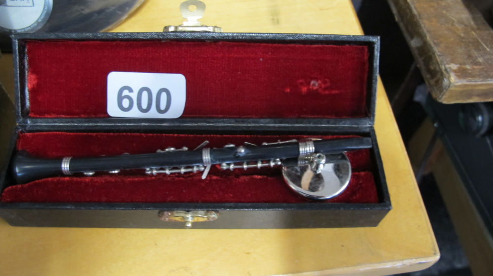 Lot 600: Miniature clarinet