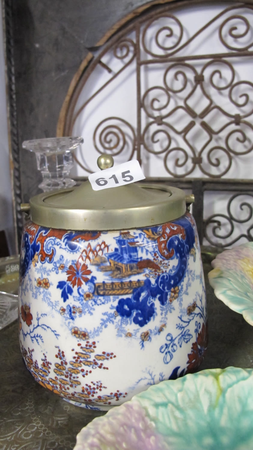 Lot 615: Oriental biscuit barrel