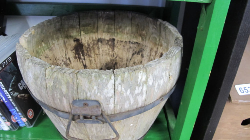 Lot 637: coopered tub
