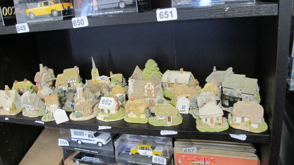 Lot 652: Lots of small cottages
