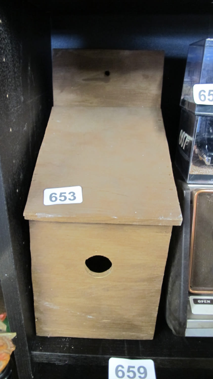 Lot 653: bird box