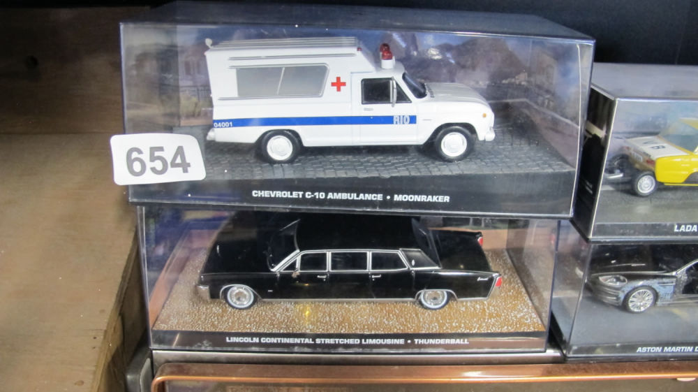 Lot 654: 2 James Bond die cast