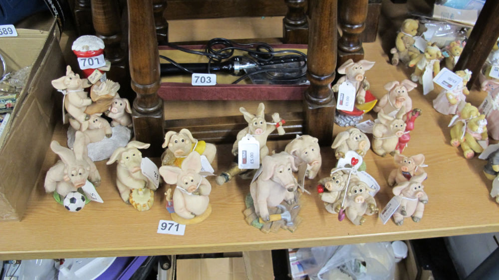 Lot 701: piggins figures