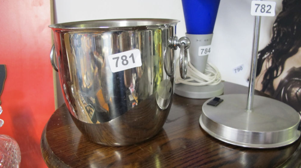 Lot 781: ice bucket