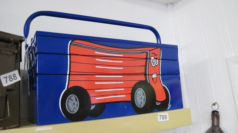 Lot 789: tool box