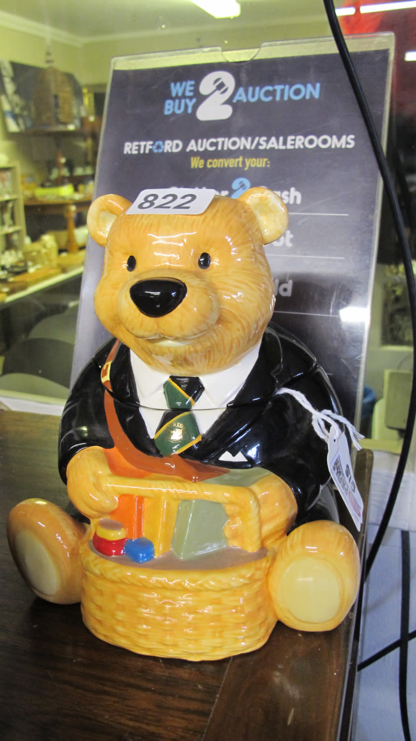 Lot 822: teddy bear cookie jar