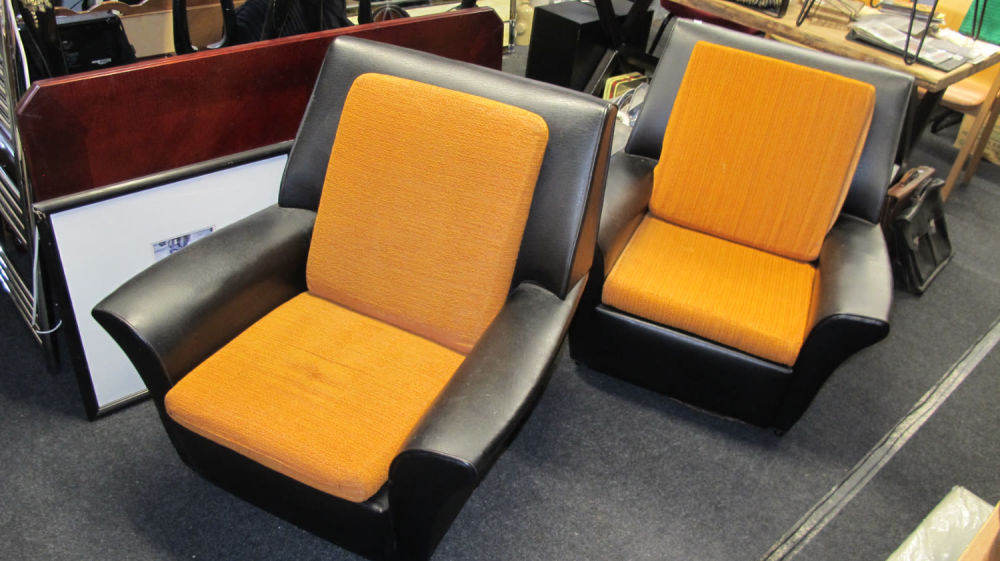 Lot 857: 2 vintage arm chairs
