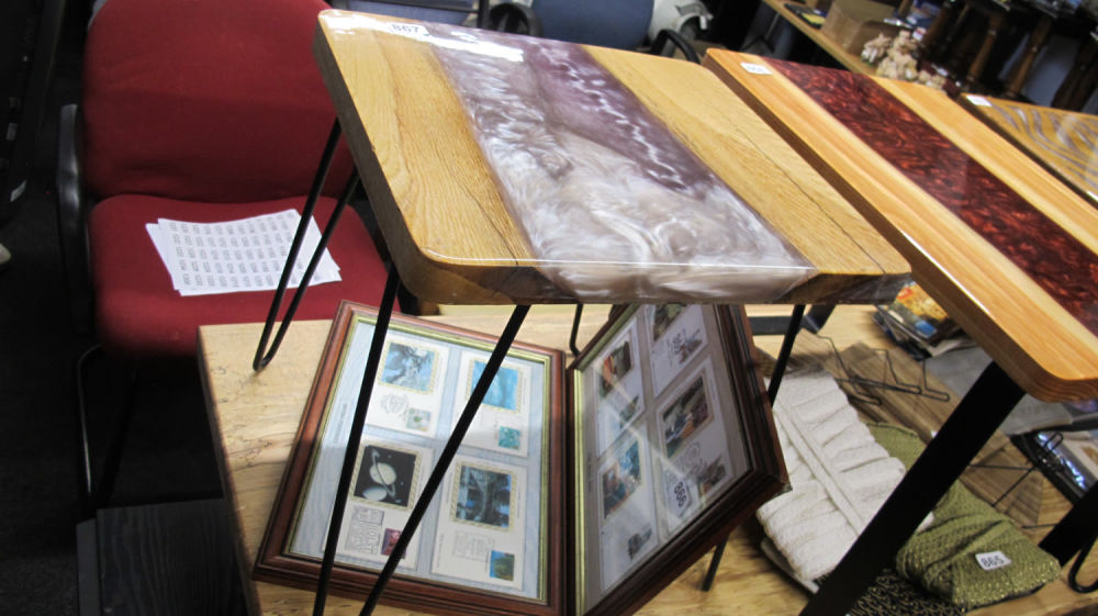 Lot 867: wood and resin designer table on hair pin...