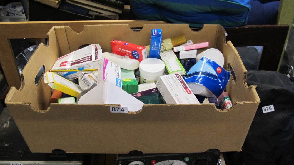 Lot 874: box of misc
